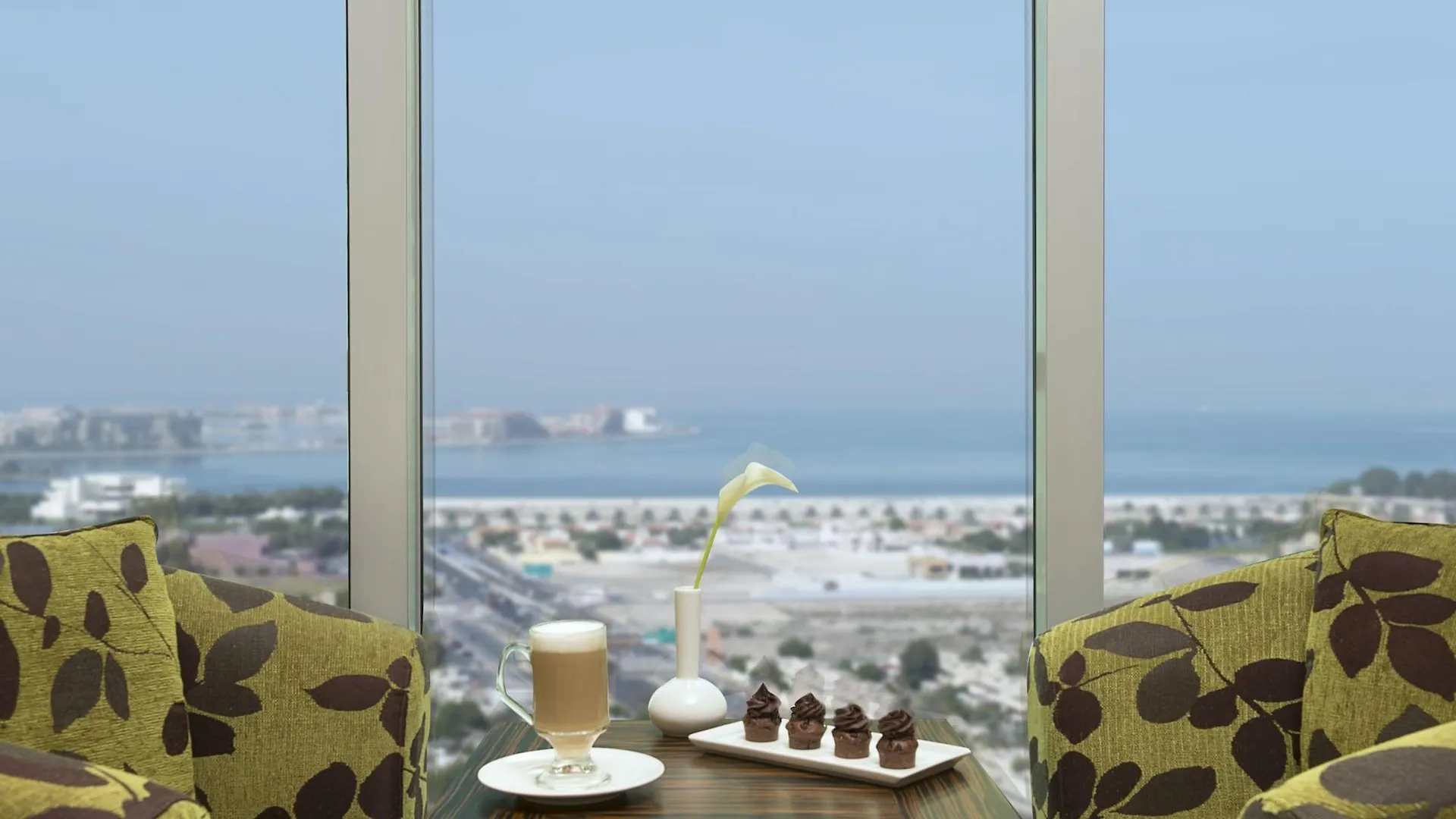 Atana Hotel Dubai 4*,