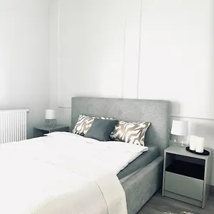 https://apt-male-garbary-8.poznan-hotels.com